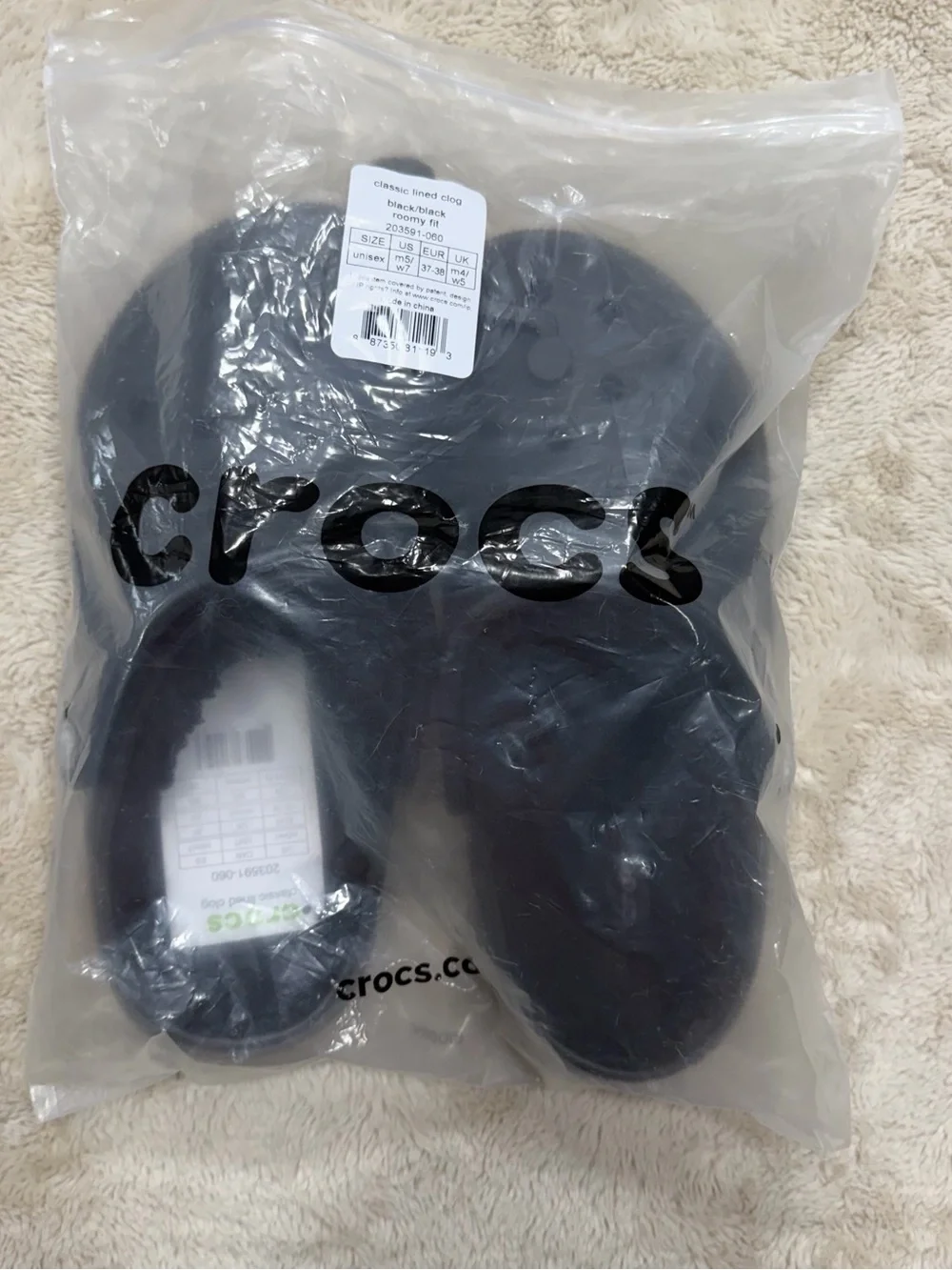 CROCS Classic Lined Clog in Black Men’s 5 / Women’s 7